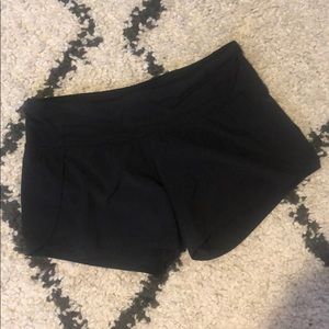 Black Lulu swift run short